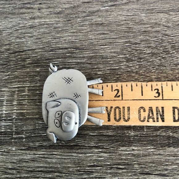 Vtg JJ Pewter Pig Moving Brooch - Picture 8 of 9